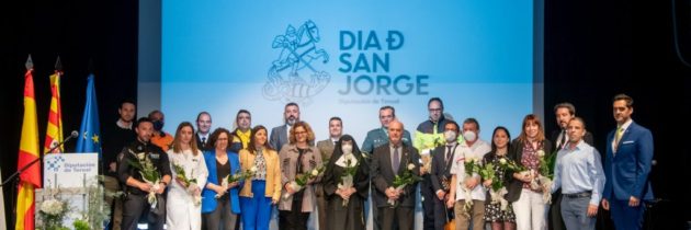 Los colectivos esenciales durante la pandemia recibieron un merecido reconocimiento en el acto institucional celebrado con motivo del Día de San Jorge.