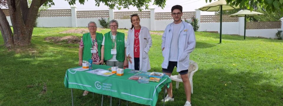 Las farmacias de Cella y Santa Eulalia se suman a la campaña de salud solar en las piscinas
